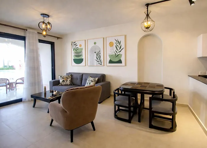 Stylish Makadi Heights 2br Lagoon-front Apartment