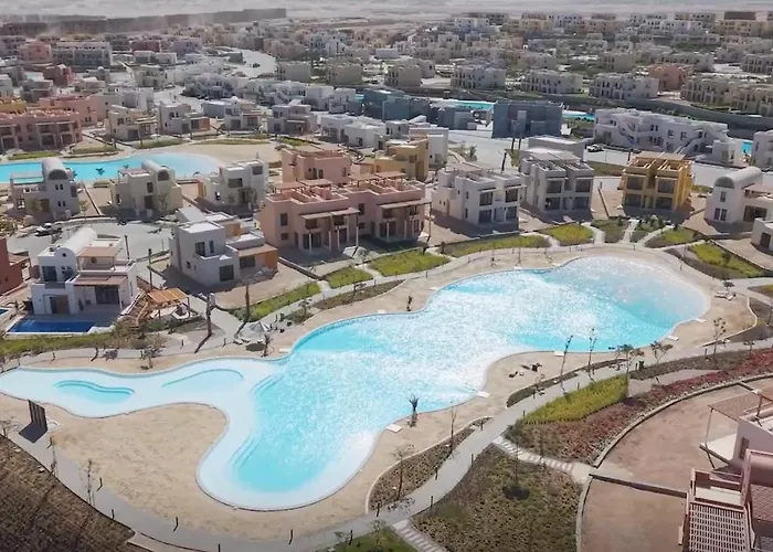 Stylish Makadi Heights 2br Lagoon-front Apartment *